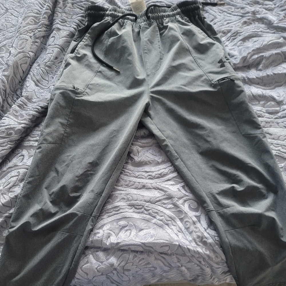 UnderArmour Pants (Medium)